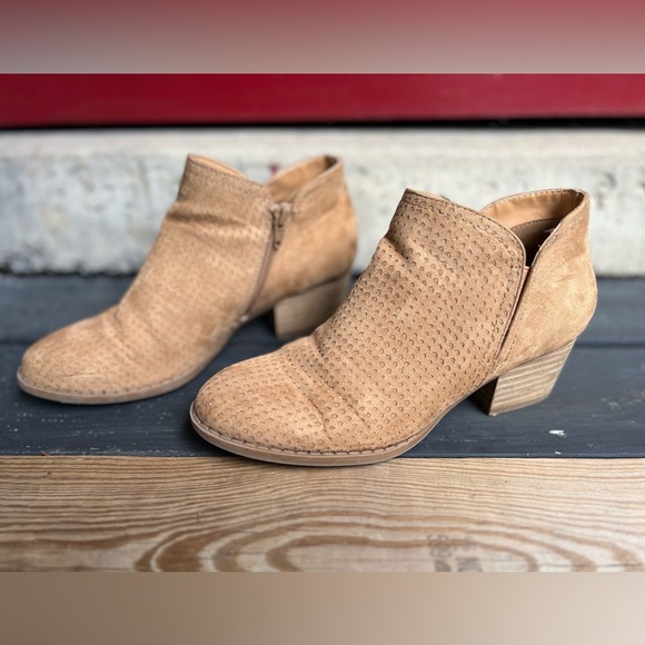 Fergie Tan Ankle Booties - size 7 woman’s - Picture 1 of 10